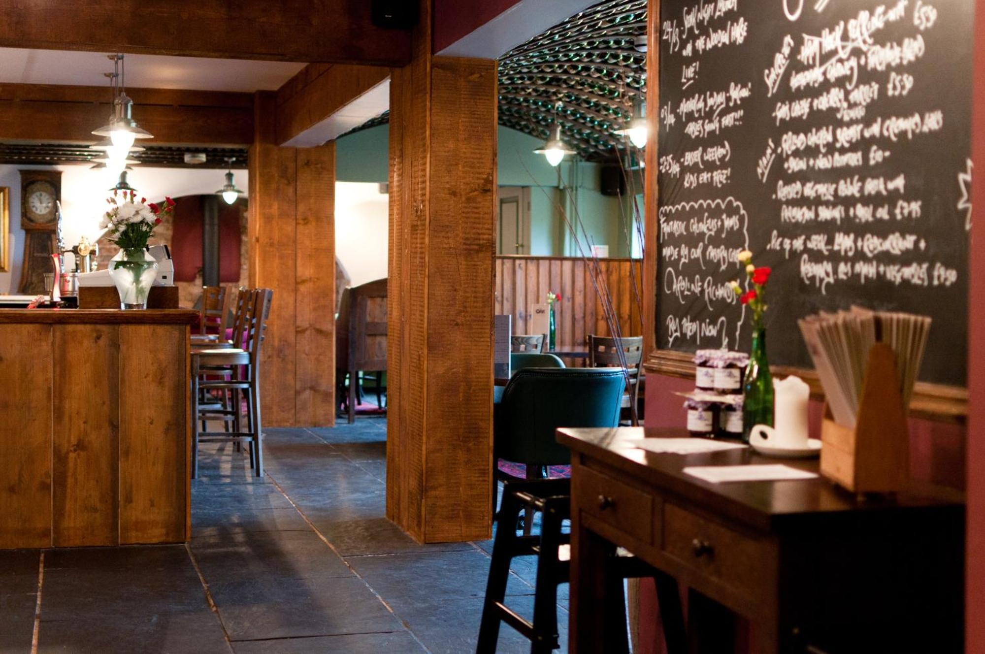 Oak Inn Upton Snodsbury Ngoại thất bức ảnh