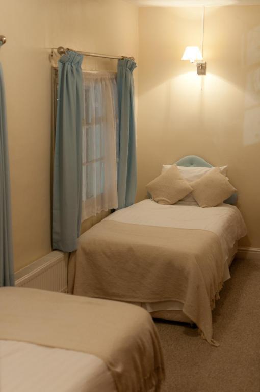 Oak Inn Upton Snodsbury Phòng bức ảnh